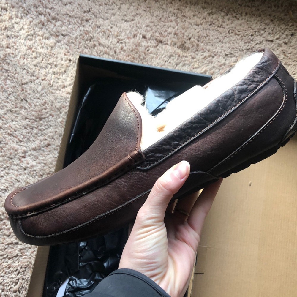 MENS UGG ASCOT LEATHER SLIPPERS